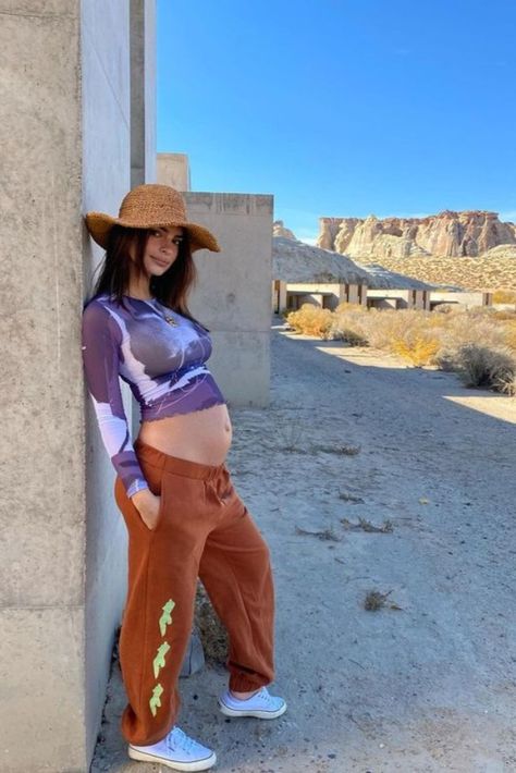 Emily Ratajkowski showcased her blossoming baby bump in a brand new snap from Utah as she returned to her honeymoon location with husband Sebastian Bear-McClaard. The model, 29, posed up a storm as she shared a series of snaps from the idyllic location, writing: "Babymoonin’ in the most special place." Emily seemed happier than ever as she returned to the ultra-luxurious Amangiri resort in Utah where she enjoyed a romantic honeymoon with her hubby back in 2018. Amangiri Resort, Emily Ratajkowski Style, Pretty Pregnant, Cute Maternity Outfits, Stylish Maternity Outfits, Pregnancy Looks, Trendy Maternity, Future Mom, Babymoon