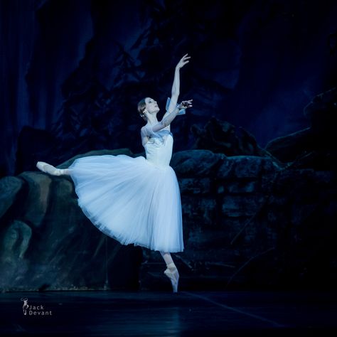 Giselle Ballet, Ballet Giselle, Ballet Stuff, Sergei Polunin, Svetlana Zakharova, Ballet Pictures, Ballet Aesthetic, Ballet Beauty, Bolshoi Ballet