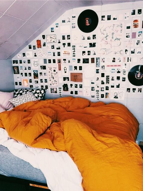 Aesthetic Bedspread, College Dorm Room Decor, Tumblr Rooms, Dekorasi Kamar Tidur, Room Goals, Teen Room Decor, Aesthetic Rooms, Design Del Prodotto, College Dorm Rooms