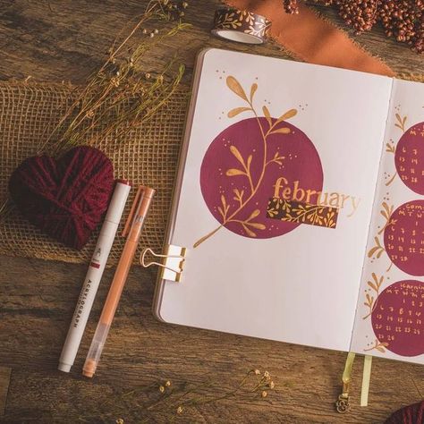 Red Bujo Theme, Bujo Cover Page Ideas, Bujo Monthly Cover, Vintage Bujo, Red Journal, Gold Foliage, Bullet Art, Bullet Journal Ideas Templates, Bullet Journal Mood Tracker Ideas