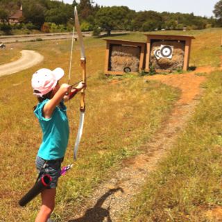 Archery range Diy Archery Target Backstop, Homemade Archery Target, Arrow Building Archery, Bow Stand Archery, Archery Range, Hoyt Archery, Target Practice, Archery Hunting, Hunting Trip