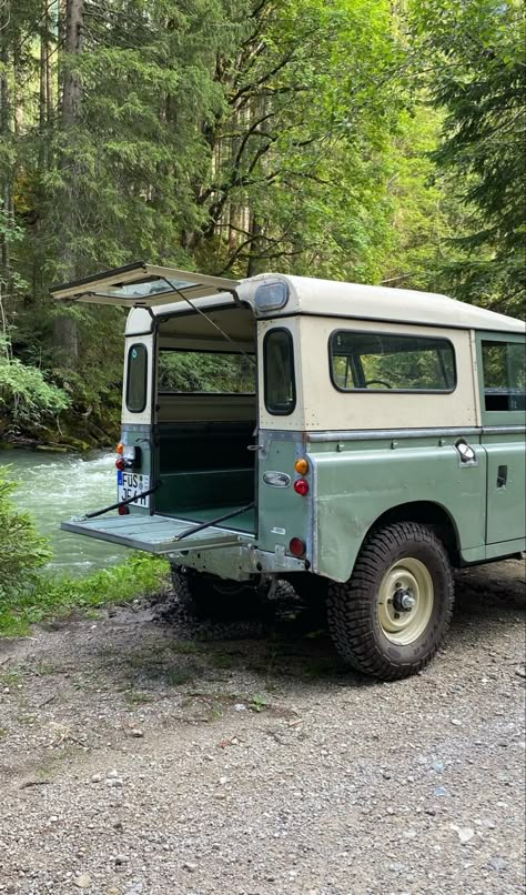 Green Truck Aesthetic, Land Rover Aesthetic, Green Defender, Green Land Rover, Lander Rover, Land Rover 88, Land Rover Series 3, Vintage Porsche, Land Rovers