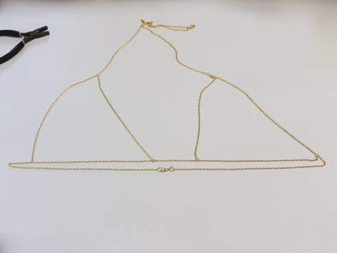 Bra Body Chain, Diy Body Jewelry, Diy Body Harness, Body Chain Outfit, Body Chain Jewelry Outfit, Diy Chain Necklace, Diy Body Chain, Body Chain Bra, Body Jewelry Diy