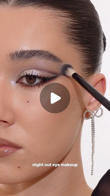 AMILIA BERNINI MUA on Instagram: "Night out eye makeup 🖤 Save for night out makeup inspooo 🍸🖤 

#nightoutmakeup #eyemakeup #eyemakeuptutorial #eyemakeupideas #partymakeup #partymakeuplook #eyemakeuplook #wakeupandmakeup #makeupartist #makeup #makeuptutorial #viral #explorepage #explore" Night Out Eye Makeup, Night Out Makeup, Party Makeup Looks, Chinese Makeup, Star Makeup, Makeup Mistakes, Star Eyes, Jhene Aiko, Beauty Inspo