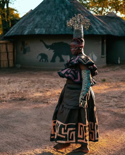 Nicole Rafiki (pictured in the last two frames), an interdisciplinary artist, integrates textiles such as Kuba cloth (shown in the photos above) into her work to delve into themes of remembrance, healing, and cultural analysis. Drawing from her Congolese heritage, she blends photography, beadwork, and textiles to challenge Western anthropological perspectives and address issues like forced migration and racialized perceptions. Her artworks, rich in symbolism and storytelling, reclaim traditi... Congolese Fashion, Congolese Culture, Different African Cultures, Akan Culture, African Tribe Aesthetic, African Diaspora Culture, Yoruba Textiles, Tribe Fashion, Zulu Warrior