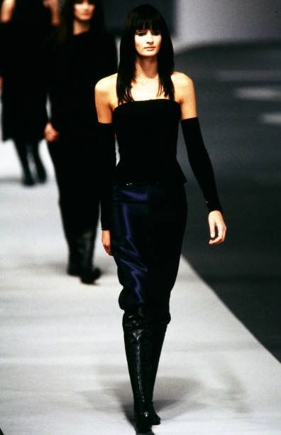 436 Chanel Fall 1999 Ready To Wear Runway Show Photos & High Res Pictures - Getty Images Chanel 1999, Vintage Runway Fashion, Ready To Wear Runway, Chanel Fashion Show, Runway Fashion Couture, Vintage Runway, Image Archive, Chanel Fashion, Runway Collection