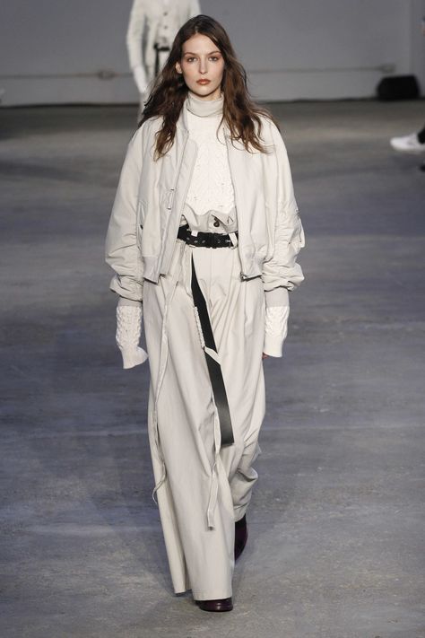 Damir Doma Menswear, Sculpture Fashion, Damir Doma, Lagenlook Style, Layered Fashion, Kpop Fashion Outfits, White Fashion, Coat Fashion, Fashion Details