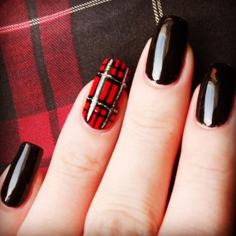 “ #tartan #nails #cute #Scottish #beauty” Winter Wedding Nails, Plaid Nail Art, Plaid Nails, Her Nails, Pretty Nail Designs, Nail Polish Designs, Fabulous Nails, Accent Nails, Beautiful Nail Art