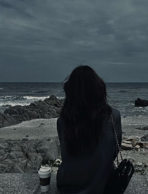 Sara + Core + Aesthetic, Moody Beach, Dark Beach, Aesthetic Pose, Beach Girl Aesthetic, Lonely Girl, Beach Night, Adventure Aesthetic, Best Poses For Pictures