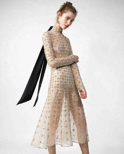 Winter Midi Dress Outfit, Winter Midi Dress, Couture Dresses Short, Runway Design, Lattice Dress, Golden Years, Temperley London, Maxi Dress Evening, Stylish Dress Designs