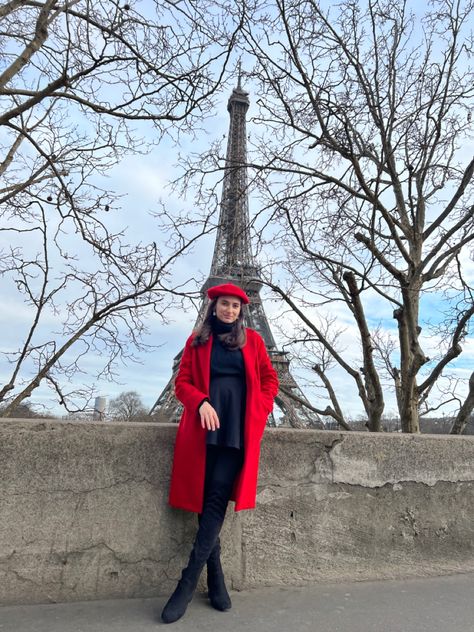 Red Beret Outfit, Gi Outfit, Red Coat Outfit, Beret Outfit, Red Beret, Vacation Videos, London Look, Europe Outfits, Winter Mode