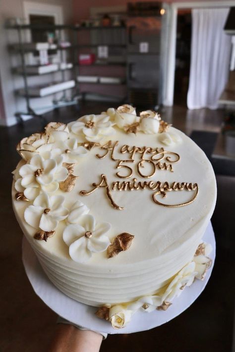 Cake 50th Birthday Woman, Small Anniversary Cake, Simple Anniversary Cakes, 50th Birthday Cake For Women, 25th Anniversary Cake, Golden Anniversary Cake, 25th Wedding Anniversary Cakes, Golden Wedding Cake, Golden Wedding Anniversary Cake