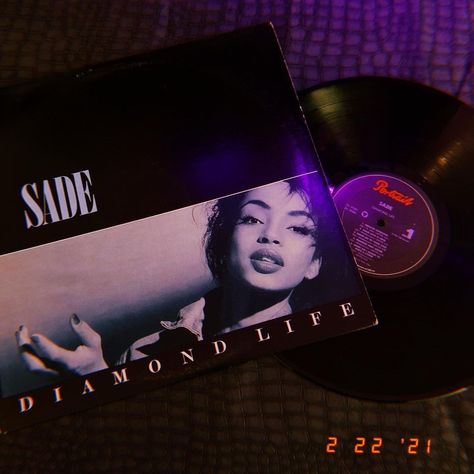 Sade Vinyl, Nini Core, Jazz Girl, Dj Aesthetic, Sade Aesthetic, Sade Adu, Record Room, Winter Girl, Twitter Header Photos