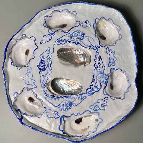 Ceramic Oyster, Handmade Pottery Plates, Oyster Plates, Fancy Drinks, Painted Shells, Plate Art, Clay Design, Pottery Plates, How To Make Diy