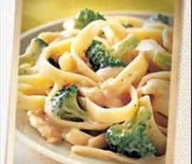 Recipe Clone of Yummy Chicken & Broccoli Fettuccine by KerriKAP - Recipe of category Main dishes - meat Chicken Broccoli Fettuccine, Gorgonzola Chicken, Chicken Fettuccine Recipe, Chicken Brocoli, Cheesy Bread Sticks, Chicken Gorgonzola, Chicken Penne Recipes, Creamy Chicken Broccoli, Gorgonzola Recipes