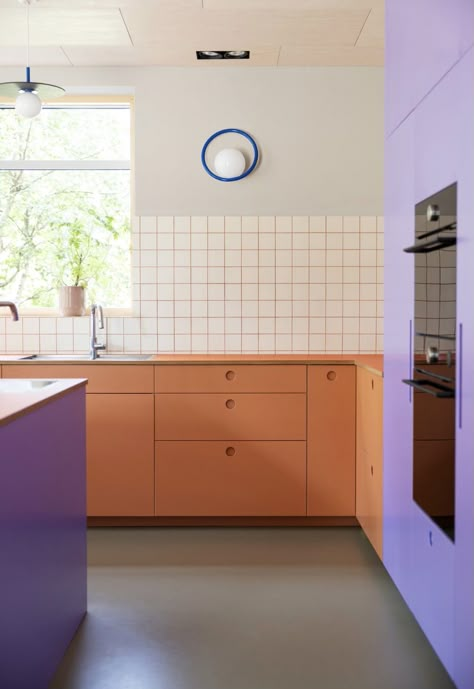 Would anyone not enjoy residing in this place? Such an exquisite kitchen! The combination of purple and orange hues, along with the presence of a Hula Hoop in an electrifying shade of blue, is simply dreamy.

And don´t forgett, tomorrow you will find us at 3 Days of Design in Carlsberg Byen. 

#3daysofdesign24 #Blue #kitchen #madeinsweden #contemporarydesign
#walllamp #walllight #hulahoop #stefanborselius #swedishdesign #Swedenmade #office #interior #home #orange #purple #scandinavian Blue And Orange Kitchen, Deco Orange, Happy Childhood, Orange Hues, Blue Kitchen, Peacock Green, Hula Hoop, Swedish Design, Office Interior