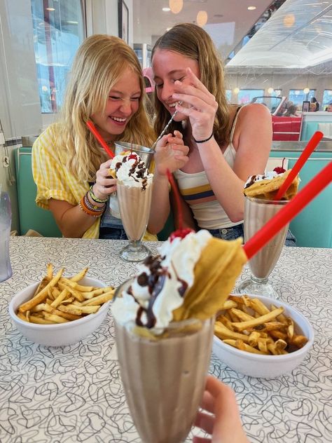 Sharing Milkshake Aesthetic, Diner Milkshake Aesthetic, 1950s Milkshake, Sharing A Milkshake, Caroline Aesthetic, Milkshake Aesthetic, Milkshake Shop, Mcu Oc, Diner Booth