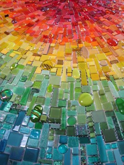 Rainbow Mosaic, Mosaic Tile Art, Mosaic Madness, Glass Mosaic Art, Round Metal Wall Art, Mosaic Ideas, Mosaic Artwork, Mosaic Table, Unusual Things