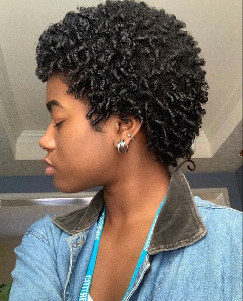 Finger Coils Short Natural Hair, Comb Coils, Afro Hair Tips, Finger Coils Natural Hair, Coiling Natural Hair, Natural Hair Pictures, Natural Hair Twa, Short Afro Hairstyles, Finger Coils