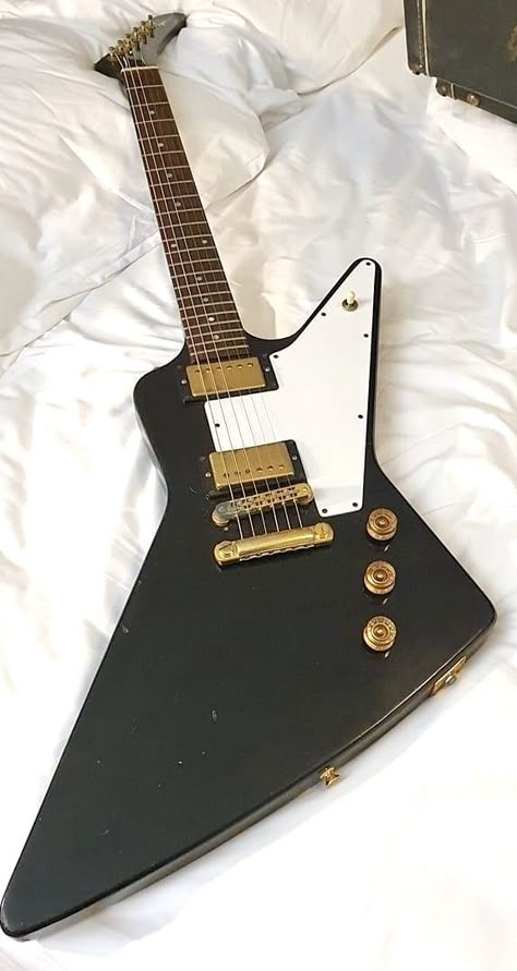 1979 Gibson Explorer Explorer Guitar, Acoustic Guitar Photography, Gibson Explorer, Electric Guitar Design, Guitar Obsession, Guitar Scales, Guitar Photography, Snk Cosplay, Cool Electric Guitars