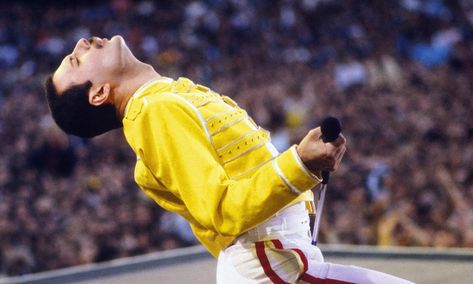 Freddie Mercury in his definitive pose – Denis O’Regan’s best photograph Paul Banks, Sacha Baron Cohen, Freddy Mercury, Terry Richardson, Queen Photos, Rami Malek, Jeff Buckley, Queen Love, We Will Rock You