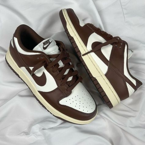 Mocha dunks Follow us for more ! 👟 Credit🎥 : (all rights reserved to original owner) _____________________________________________ .⁣ .⁣ .⁣ . #nikedunk #nikeuk #sneakers #airjordan #londonfashion #sneakersforsale Mocha Dunks, Dunk Outfit, Soccer Shoes, Nike Dunk Low, Shoe Cabinet, Dunk Low, Nike Running, Nike Dunk, Nike Air Force 1