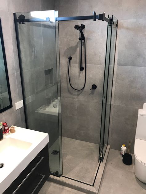 Standing Glass Shower Ideas, Bathroom Glass Partition Ideas, Bathroom Shower Glass Partition, Bathroom Shower Partition, Shower Partition Ideas, Bathroom Design With Glass Partition, Shower Area Glass Partition, Bathroom Glass Partition Sliding, Fluted Glass Shower Enclosure