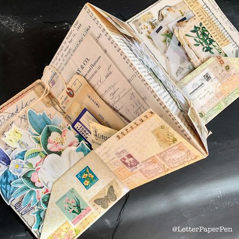 Ephemera Storage, Paper Pocket, Diy Journal Books, Art Journal Techniques, Pocket Folder, Vintage Postage Stamps, Manama, File Folders, Vintage Junk Journal