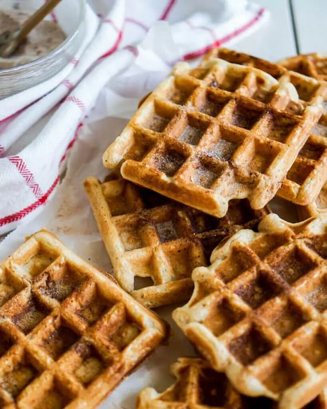 Cinnamon Sugar Waffles Cinnamon Toast Waffles Recipe, Cinnamon Sugar Waffles, Sugar Waffles Recipe, Yummy Waffles, Cinnamon Waffles, Raspberry Scones, Cinnamon Roll Waffles, How To Make Waffles, Freezable Meals