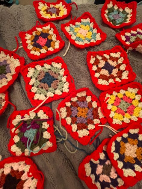 Red
Crochet
Granny square Red Granny Square, Crochet For Beginners, Granny Square, Square, Yarn, Knitting, Crochet, Red, Color