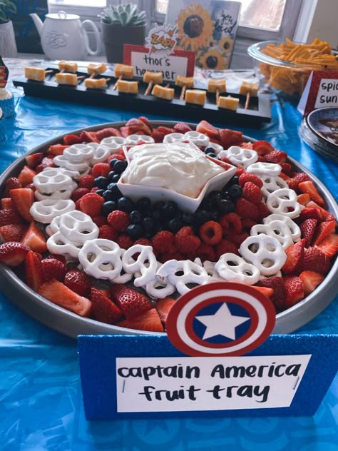 Fruit Tray Ideas For Party, Superhero Birthday Party Food, Fruit Tray Ideas, Avengers Birthday Party, Marvel Birthday Party, Marvel Birthday, Marvel Party, Super Hero Birthday, Avenger Birthday Party