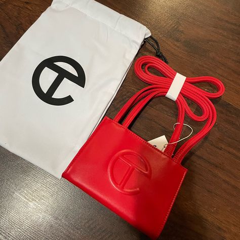 Telfar Shopping Bag Brand New Small Red Shopping Bag Comes With Dust Bag Sold Out Price Is Firm No Free Shipping #Coach #Katespade #Yaito #Brandonblackwood #Hat Red Telfar Bag, Telfar Shopping Bag, Telfar Bags, Branded Shopping Bags, Telfar Bag, Luxury Tote Bags, Luxury Bags Collection, Purse Essentials, Handbag Essentials