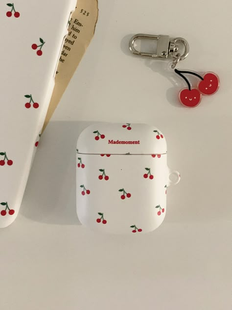 Airpod Case Design Paint, Earbud Case Painting, Charger Painting Ideas Aesthetic, Airpods Case Painting, Air Pod Case Painting Diy, Diy Airpods Case, Case Painting Ideas, Airpods Case Aesthetic, Charger Art