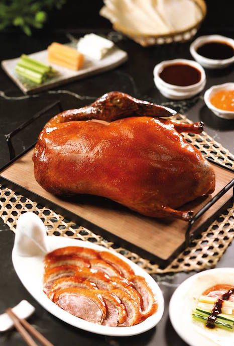 Peking Duck Recipe, Peking Roasted Duck, Szechuan Beef, Fire Chicken, Living The Good Life, Peking Duck, Roast Duck, Food Photography Inspiration, Duck Recipes