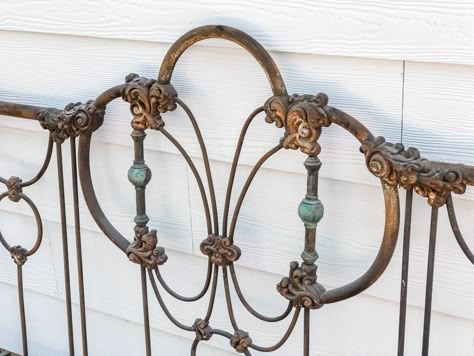 DIY – antique cast iron bed rescue Antique Iron Bed Frame, Painted Iron Beds, Seaside Cottage Interior, Cast Iron Bed Frame, Antique Iron Bed, Iron Bed Frames, Cast Iron Bed, Refurbished Furniture Ideas, Wrought Iron Bed Frames