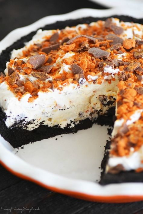 No-Bake BUTTERFINGER® Cream Pie & an Easy Holiday Meal Solution - Savvy Saving Couple Butterfinger Pie, Cooking Pasta, Easy Holiday Recipes, Cream Pie Recipes, Chocolate Sandwich, Chocolate Sandwich Cookies, Holiday Meal, Creamy Desserts, Cheese Flavor