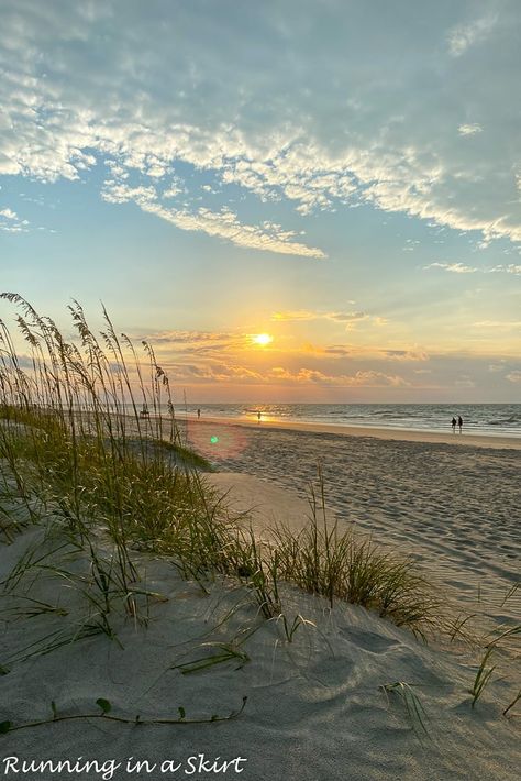 7 Reasons to Love Hilton Head Island South Carolina - 7 things to do on the island for kids, families, and couples. Includes HHI restaurants and the best food. You will love the beach and sunsets on this bucket list gorgeous island vacation in SC. Also includes the best hotels and resorts! / Running in a Skirt #travel #travelblogger #beachtravel #bucketlist #hiltonhead #sctravel #hhi #sc Hilton Head Beach Pictures, South Carolina Things To Do, Hilton Head Island South Carolina Aesthetic, Things To Do In South Carolina, Hilton Head Island South Carolina Beach, South Carolina Aesthetic, Pawleys Island South Carolina, South Carolina Beach, Kiawah Island South Carolina