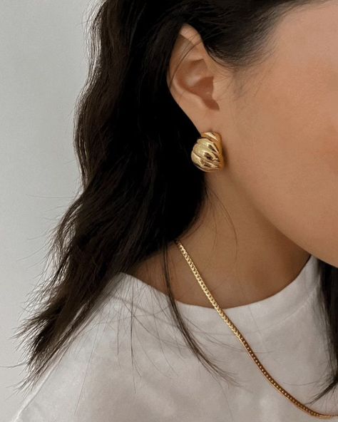 Favourite croissant earrings of all time ✨💛 it goes well with your everyday outfit - from day to night. Featuring: Pâtisserie Croissant Dome Stud Earrings 🛒: www.aurousatelier.com #croissantearrings #studearrings #statementearrings #18kgoldplatedearrings #18kgoldplatedjewellery #tarnishfreejewelry #hypoallergenic #summerjewelry #jewelrytrend #trendyjewelry #goldearrings #giftforher #giftforyou #giftforyourself #selfloveisfirstlove Croissant Earrings, Clear Nail Polish, Clear Nails, Day To Night, Everyday Outfit, To Night, Trendy Jewelry, Summer Jewelry, Jewelry Pouch