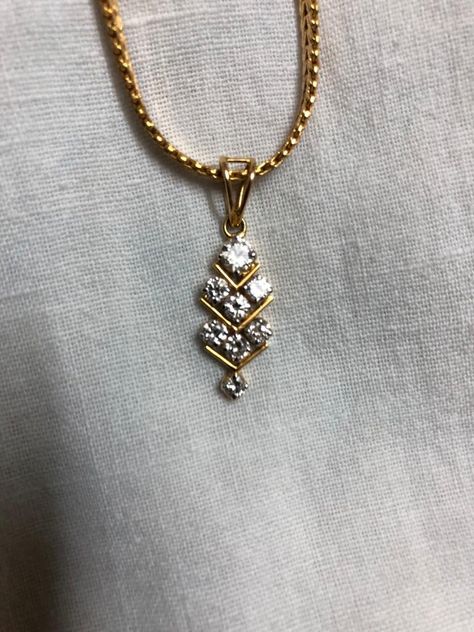 Pendent Gold, Indian Gold Necklace Designs, Fashion Jewelry Necklaces Gold, Antique Gold Bracelet, Temple Jewellery Earrings, Pure Gold Jewellery, Diamond Jewelry Earrings, Diamond Bracelet Design, Diamond Pendants Designs