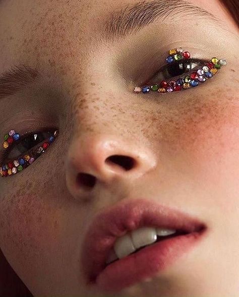 Editorial Make-up, Halloween Make-up Looks, Glitter Face, Smink Inspiration, Beauty Make-up, Halloween Makeup Easy, Make Up Looks, Halloween Makeup Looks, Trik Fotografi