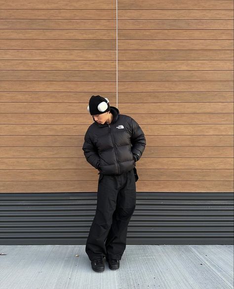 Mens Outfit Inspiration Winter, Gorpcore Winter, Men Beanie Outfit, Uk Outfits, Winter Streetwear Men, Winter Fits Men, Beanie Outfit Men, Snow Outfit Inspo, Snow Outfit Men