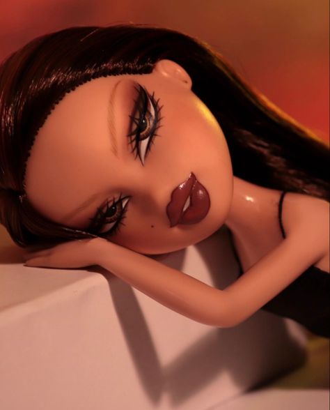 Bratz Doll Icon, Brunette Bratz Doll, Bratz Aesthetic Outfit, Doll Icon, Bratz Yasmin, Bratz Doll Outfits, Brat Doll, Bratz Girls, Betty Boop Cartoon