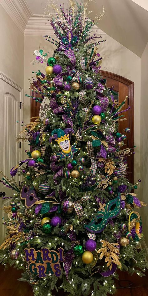 Christmas Tree Decorations Purple, Mardi Gras Diy Decorations, Mardi Gras Christmas Tree, Mardi Gras Christmas, Mardi Gras Tree, Mardi Gras Diy, Best Christmas Tree Decorations, Themed Trees, Mardi Gras Party Decorations