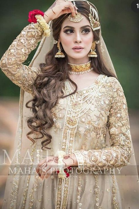 New Stylish Dress Design, Pakistani Bride Hairstyle, New Stylish Dress, Walima Dresses, Pakistani Bridal Hairstyles, Nikkah Bride, Pakistani Bridal Makeup, Desi Wedding Dresses, Nikkah Dress