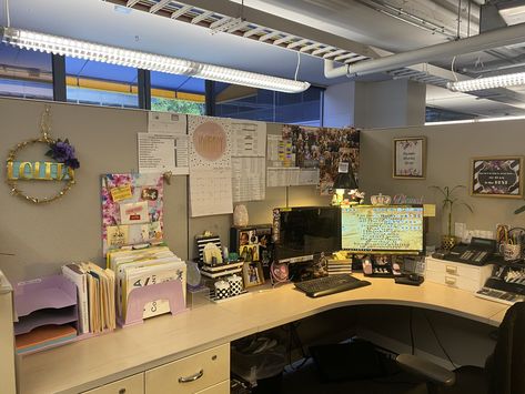 Color lavender stripe gold Work Cubicle Aesthetic, Work Desk Aesthetic Cubicle, Purple Cubicle Decor Ideas, Office Cubicle Aesthetic, Cubicle Inspiration, Fancy Office Cubicle, Office Cubical Decor, Office Ideas For Work, Cozy Cubicle