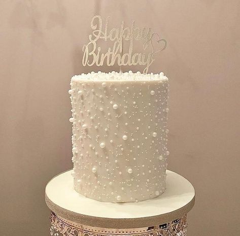 Chia Seed Breakfast, Golden Birthday Cakes, 17 Birthday Cake, Small Birthday Cakes, Decorate A Cake, 18th Cake, 18th Birthday Decorations, 21st Bday Ideas, Birthday Cake Decorating Ideas