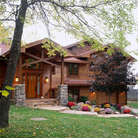 Add a rustic vibe with natural cedar siding. More home exteriors: http://www.bhg.com/home-improvement/exteriors/curb-appeal/before-and-after-home-exteriors/?socsrc=bhgpin050513cedarsiding=31 Cedar Siding Exterior, Tri Level House, Home Exterior Makeover, Be Design, Split Level House, Cedar Siding, Exterior Makeover, Exterior Remodel, Design Exterior