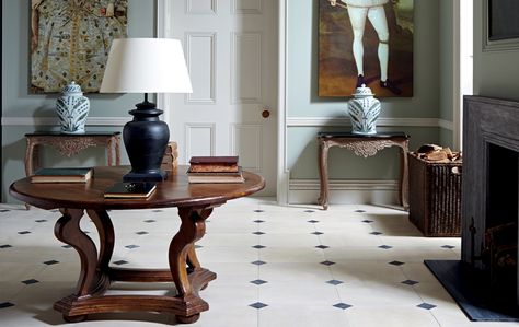 Georgian Hallway, Nancy Lancaster, Georgian Decor, Georgian Fireplaces, Modern Georgian, Georgian Revival, Georgian Style Homes, Georgian Colonial, Club Luxury