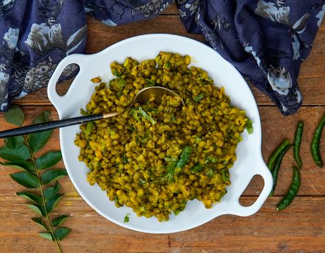 Jain Style Whole Green Moong Dal Sabzi Recipe is a dry moong dal dish which uses absolutely no onion and no garlic, making it a Jain dish as the name suggests.   Vagharela in Gujarati means tempered with seasonings like mustard, cumin, ginger and the like. Steamed mung beans when seasoned with green chillies and ginger along with a gentle squeeze of lemon makes this sabzi flavourful. With a little planning, making this dish for a hearty morning breakfast will become a breeze. Did You K Whole Green Moong Dal Recipe, Dry Moong Dal Recipe, Mung Dal Recipe, Green Moong Dal Recipe, Subzi Recipe, Moong Dal Recipe, Indian Vegan, High Protein Dishes, Jain Recipes