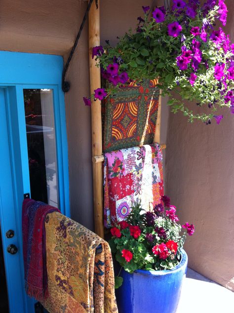 santa fe quilts - any decor style can be enhanced by displaying quilts! Adobe Cottage, Mexico Doors, Cottage Entrance, Displaying Quilts, Adobe Homes, New Mexico Style, Santa Fe Home, New Mexico Santa Fe, New Mexico Homes